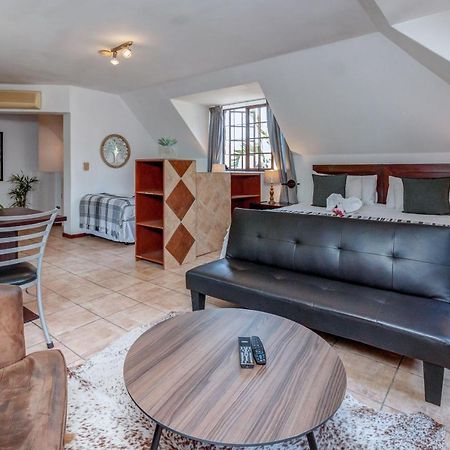 The Dorr Guest House Sandton Bagian luar foto